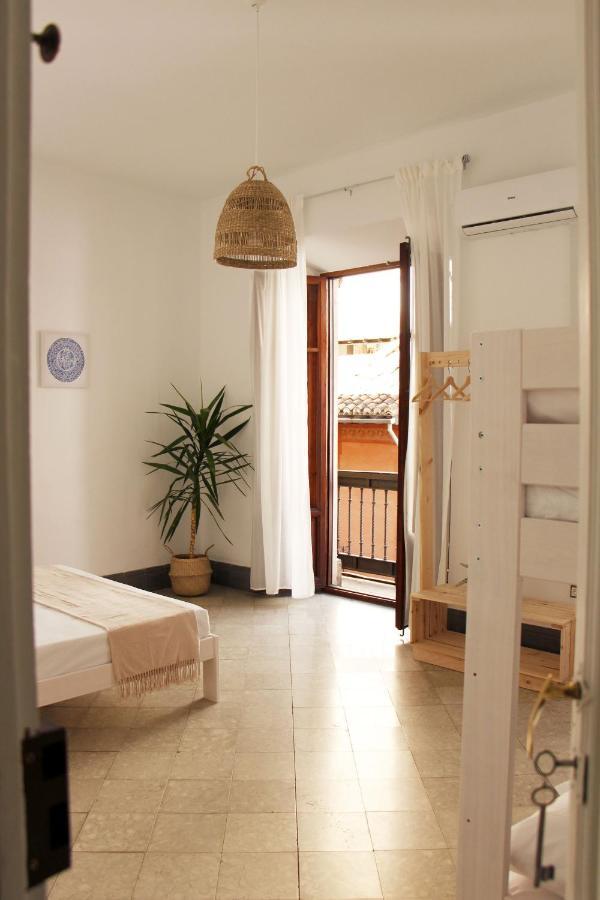 Casa De La Alegria Apartment Granada Ngoại thất bức ảnh